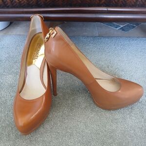 MICHAEL Michael Kors Tan Leather Platform Pump
